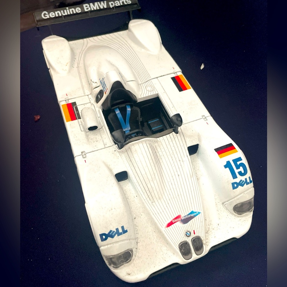 BMW V-12 LMR 1999 Le Mans Race Winner #15 Maisto 1/18 Scale Die Cast GT Race Car